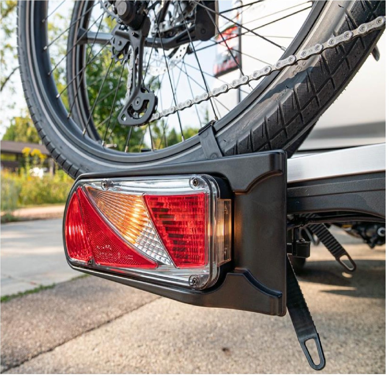 Saris Door Country Premium Electric Lift 2-Bike Rack